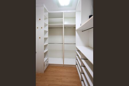 Apartamento para alugar com 155m², 3 quartos e 2 vagas Apartamento para alugar com 155m², 3 quartos e 2 vagasCloset da suíte 1