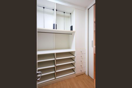 Apartamento para alugar com 155m², 3 quartos e 2 vagas Apartamento para alugar com 155m², 3 quartos e 2 vagasCloset da suíte 1