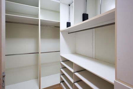 Apartamento para alugar com 155m², 3 quartos e 2 vagas Apartamento para alugar com 155m², 3 quartos e 2 vagasCloset da suíte 1