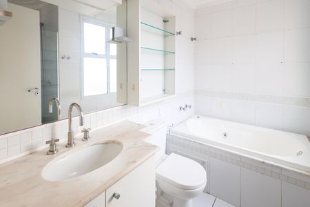Apartamento para alugar com 155m², 3 quartos e 2 vagas Apartamento para alugar com 155m², 3 quartos e 2 vagasBanheiro da Suíte 1