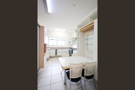 Apartamento para alugar com 155m², 3 quartos e 2 vagas Apartamento para alugar com 155m², 3 quartos e 2 vagasCozinha