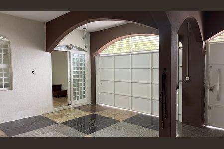 Casa para alugar com 180m², 3 quartos e 2 vagas