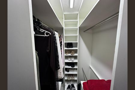 Casa para alugar com 180m², 3 quartos e 2 vagas Casa para alugar com 180m², 3 quartos e 2 vagasCloset da suíte
