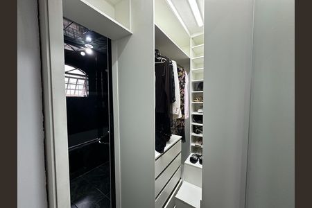 Casa para alugar com 180m², 3 quartos e 2 vagas Casa para alugar com 180m², 3 quartos e 2 vagasCloset da suíte