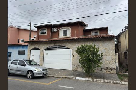 Casa para alugar com 180m², 3 quartos e 2 vagasFachada