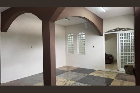 Casa para alugar com 180m², 3 quartos e 2 vagas