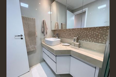Apartamento à venda com 139m², 3 quartos e 2 vagas Apartamento à venda com 139m², 3 quartos e 2 vagasBanheiro 1