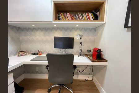 Apartamento à venda com 139m², 3 quartos e 2 vagas Apartamento à venda com 139m², 3 quartos e 2 vagasEscritório