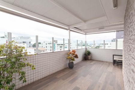 Apartamento à venda com 205m², 4 quartos e 3 vagasCobertura