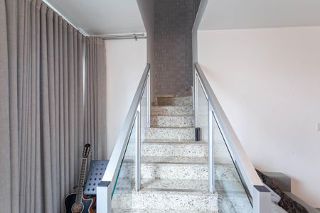 Apartamento à venda com 205m², 4 quartos e 3 vagasEscada