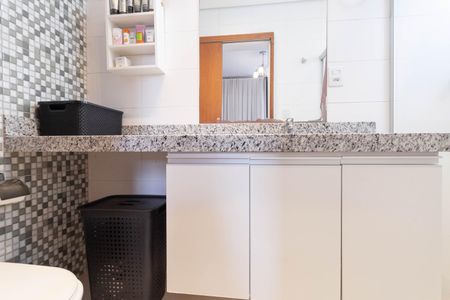 Apartamento à venda com 205m², 4 quartos e 3 vagasBanheiro da suíte 1
