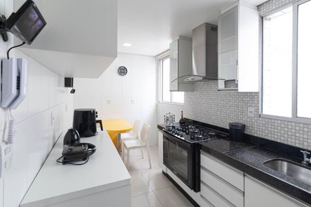 Apartamento à venda com 205m², 4 quartos e 3 vagasCozinha