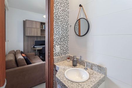 Apartamento à venda com 205m², 4 quartos e 3 vagasCobertura - Banheiro da suíte 2