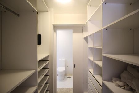 Apartamento à venda com 104m², 2 quartos e 1 vagaCloset da suíte 1