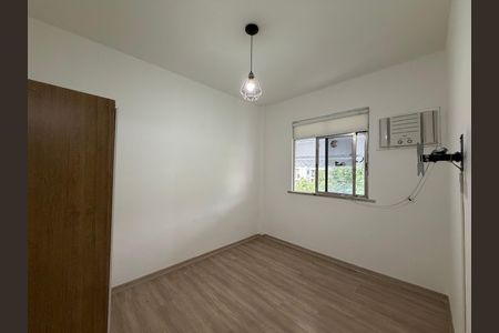 Quarto 1 de apartamento para alugar com 2 quartos, 60m² em Jacarepaguá, Rio de Janeiro
