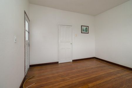 Casa à venda com 150m², 3 quartos e 2 vagas Casa à venda com 150m², 3 quartos e 2 vagasSala