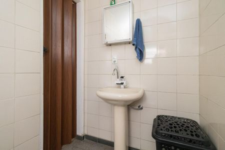 Casa à venda com 150m², 3 quartos e 2 vagas Casa à venda com 150m², 3 quartos e 2 vagasBanheiro social