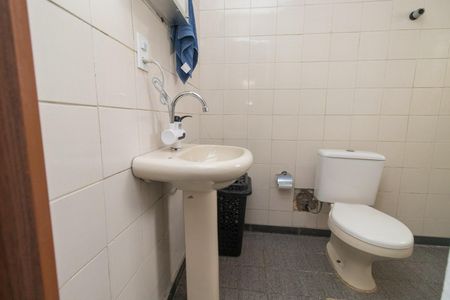 Casa à venda com 150m², 3 quartos e 2 vagas Casa à venda com 150m², 3 quartos e 2 vagasBanheiro social