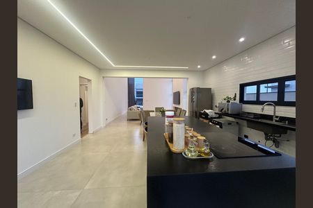 Casa de condomínio à venda com 196m², 3 quartos e 4 vagas Casa de condomínio à venda com 196m², 3 quartos e 4 vagasCozinha
