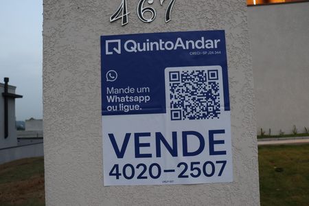 Casa de condomínio à venda com 196m², 3 quartos e 4 vagas Casa de condomínio à venda com 196m², 3 quartos e 4 vagasFachada