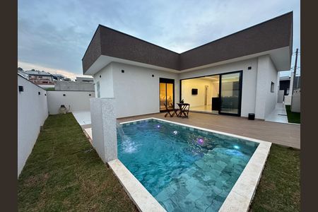 Casa de condomínio à venda com 196m², 3 quartos e 4 vagas Casa de condomínio à venda com 196m², 3 quartos e 4 vagasPiscina