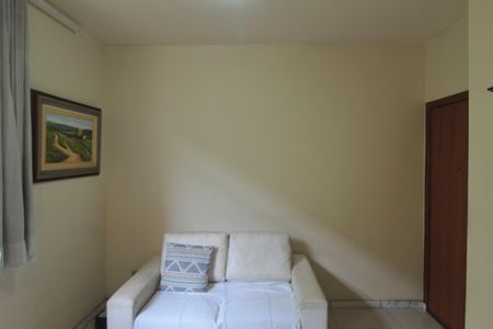 Sala de apartamento à venda com 3 quartos, 65m² em Heliópolis, Belo Horizonte