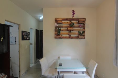 Sala de apartamento à venda com 3 quartos, 65m² em Heliópolis, Belo Horizonte