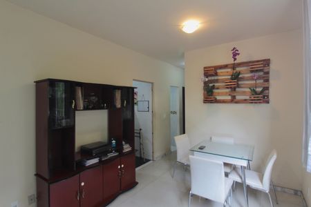 Sala de apartamento à venda com 3 quartos, 65m² em Heliópolis, Belo Horizonte
