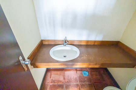 Casa à venda com 350m², 6 quartos e 4 vagas Casa à venda com 350m², 6 quartos e 4 vagasLavabo