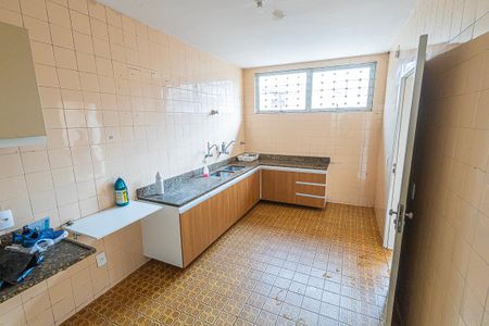 Casa à venda com 350m², 6 quartos e 4 vagas Casa à venda com 350m², 6 quartos e 4 vagasCozinha