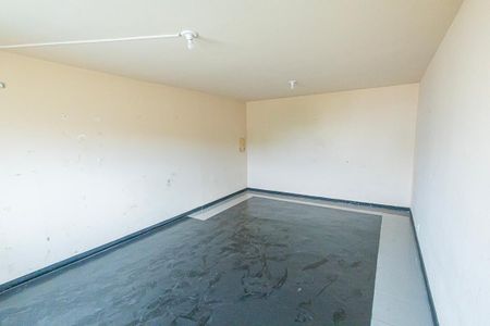 Casa à venda com 350m², 6 quartos e 4 vagas Casa à venda com 350m², 6 quartos e 4 vagasQuarto 5