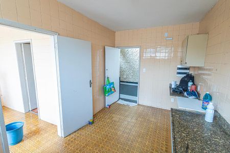 Casa à venda com 350m², 6 quartos e 4 vagas Casa à venda com 350m², 6 quartos e 4 vagasCozinha