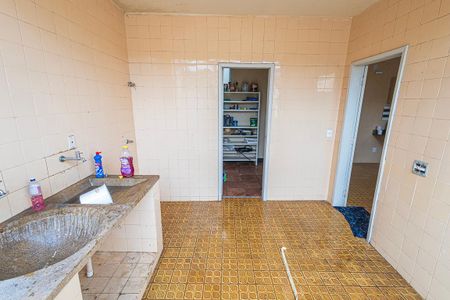 Casa à venda com 350m², 6 quartos e 4 vagas Casa à venda com 350m², 6 quartos e 4 vagasArea de serviço