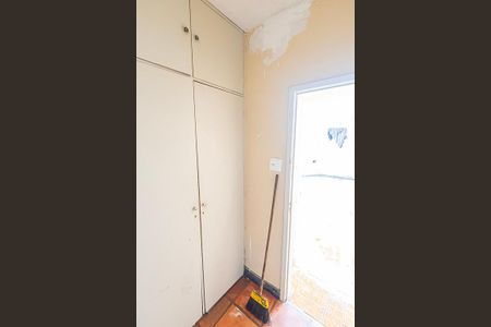 Casa à venda com 350m², 6 quartos e 4 vagas Casa à venda com 350m², 6 quartos e 4 vagasDCE