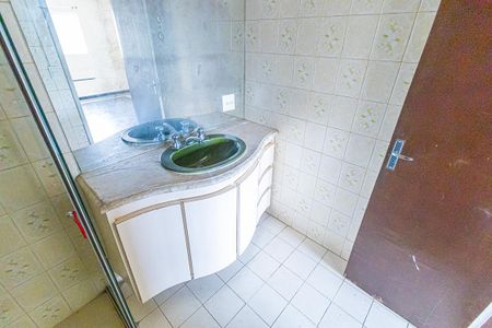 Casa à venda com 350m², 6 quartos e 4 vagas Casa à venda com 350m², 6 quartos e 4 vagasBanheiro da Suíte 2