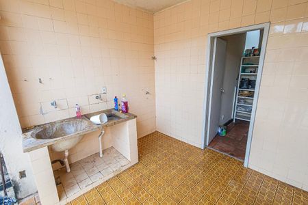 Casa à venda com 350m², 6 quartos e 4 vagas Casa à venda com 350m², 6 quartos e 4 vagasArea de serviço