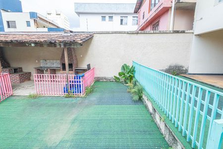Casa à venda com 350m², 6 quartos e 4 vagas Casa à venda com 350m², 6 quartos e 4 vagasQuintal
