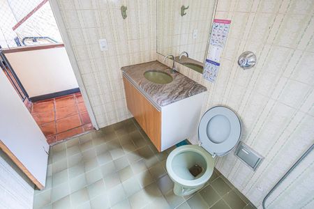 Casa à venda com 350m², 6 quartos e 4 vagas Casa à venda com 350m², 6 quartos e 4 vagasBanheiro