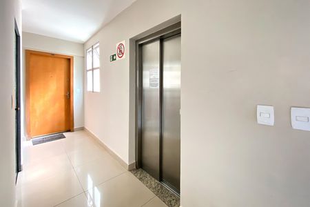 Apartamento à venda com 55m², 2 quartos e 1 vaga Apartamento à venda com 55m², 2 quartos e 1 vagaElevador