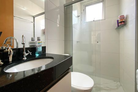 Apartamento à venda com 55m², 2 quartos e 1 vaga Apartamento à venda com 55m², 2 quartos e 1 vagaBanheiro
