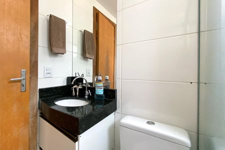 Apartamento à venda com 55m², 2 quartos e 1 vaga Apartamento à venda com 55m², 2 quartos e 1 vagaBanheiro