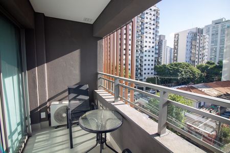 Studio para alugar com 27m², 1 quarto e sem vaga Studio para alugar com 27m², 1 quarto e sem vagaVaranda
