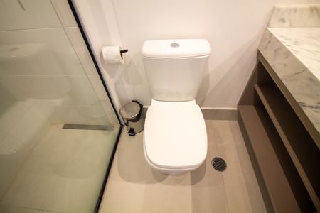 Banheiro de kitnet/studio para alugar com 1 quarto, 27m² em Campo Belo, São Paulo