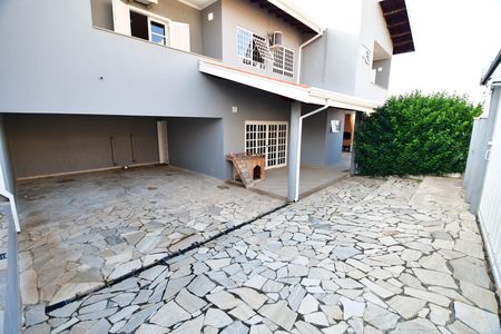 Casa à venda com 240m², 3 quartos e 4 vagasGaragem