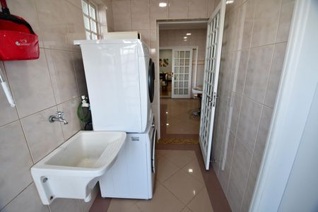 Casa à venda com 240m², 3 quartos e 4 vagasÁrea de Serviço