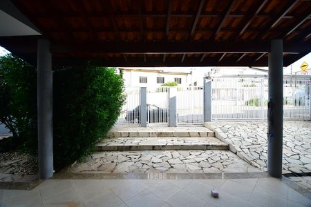 Casa à venda com 240m², 3 quartos e 4 vagasSala - Vista