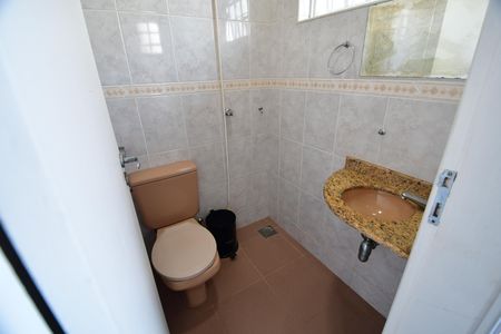 Casa à venda com 240m², 3 quartos e 4 vagasBanheiro de serviço
