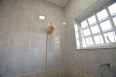 Casa à venda com 240m², 3 quartos e 4 vagasBanheiro de serviço