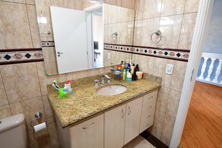 Casa à venda com 240m², 3 quartos e 4 vagasBanheiro Social