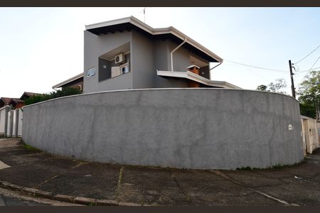 Casa à venda com 240m², 3 quartos e 4 vagasFachada
